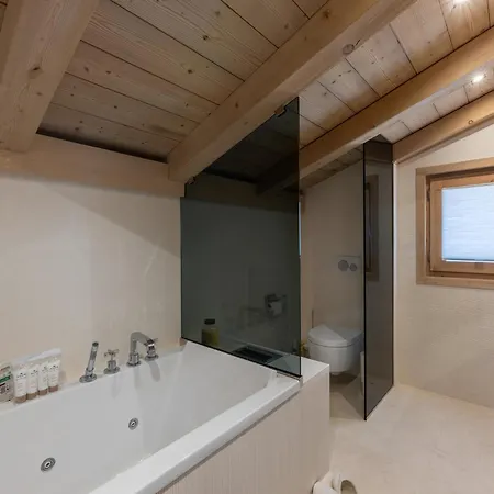 Chalet Spacieux Avec Pour 10 Adultes Et 4 Enfants A - Fr-1-569-192 *